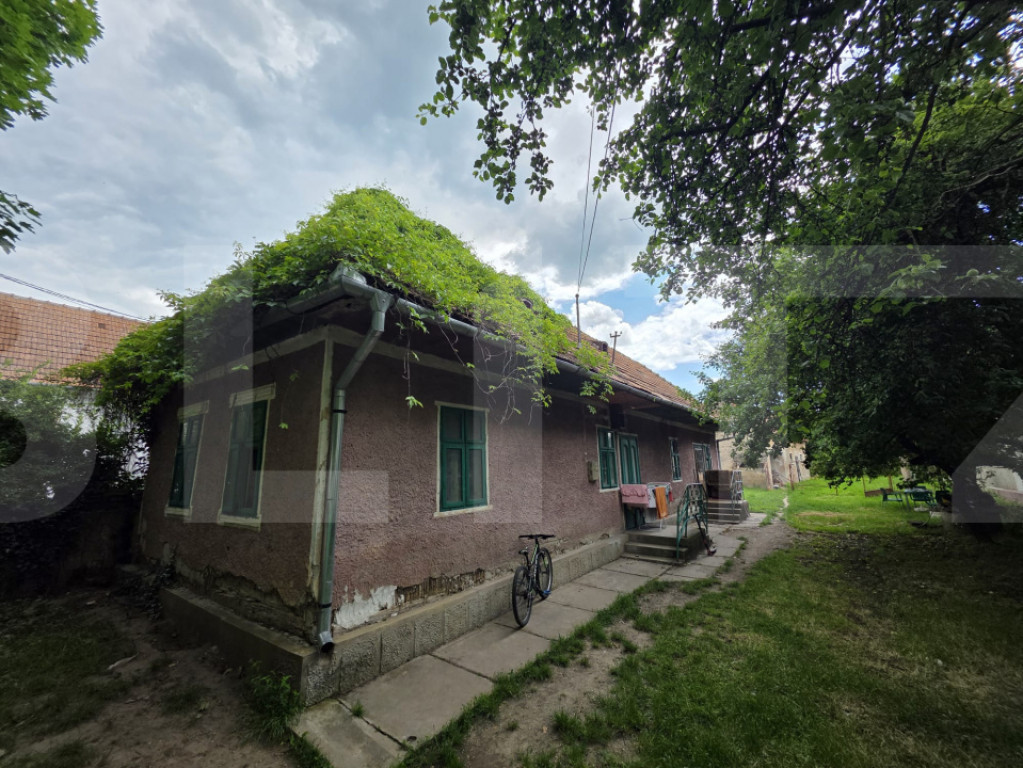 Casa de lemn, 85 mp, in centrul satului Chichis