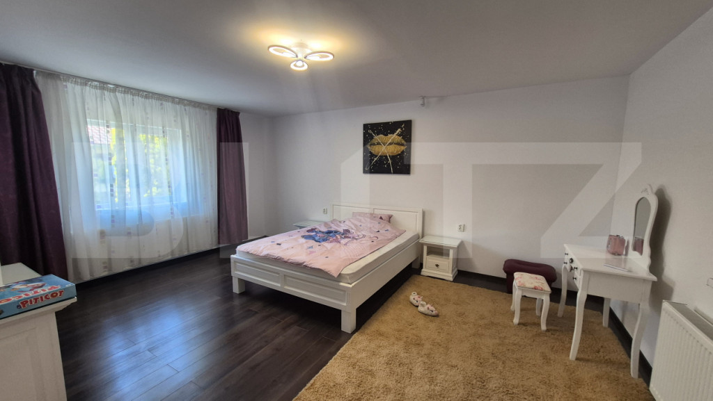 Casa cu 3 camere, 200 mp, teren 3286 mp, localitatea Jankmaj