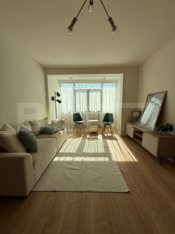 Apartament 2 camere, complet renovat, etaj 3, Bulevardul Geo