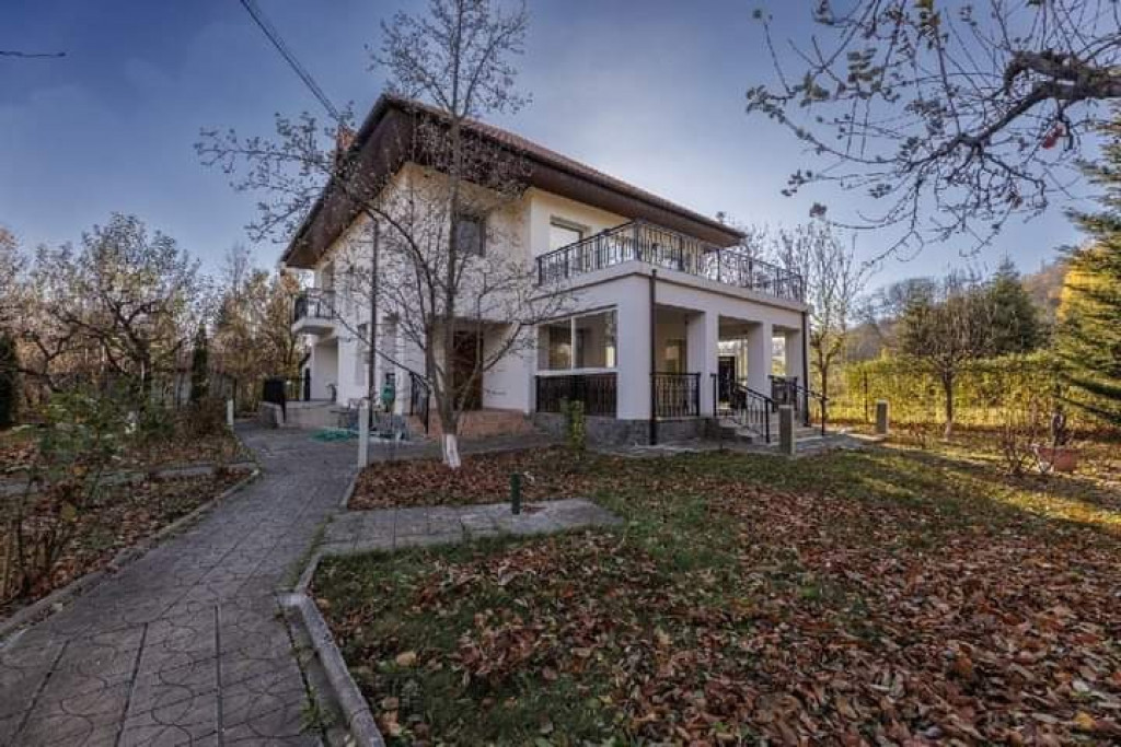 Vânzare proprietate deosebită situată în orașul Breaza