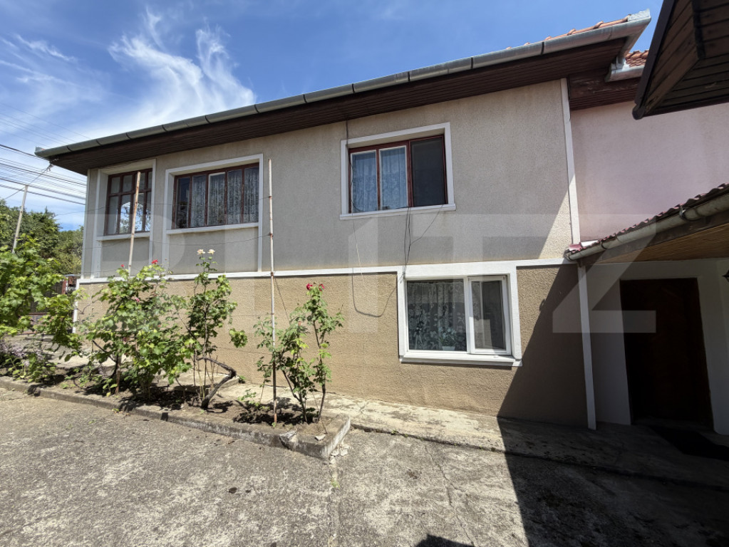Casa familiala la rosu in suprafat utila de 199 mp si 400 mp