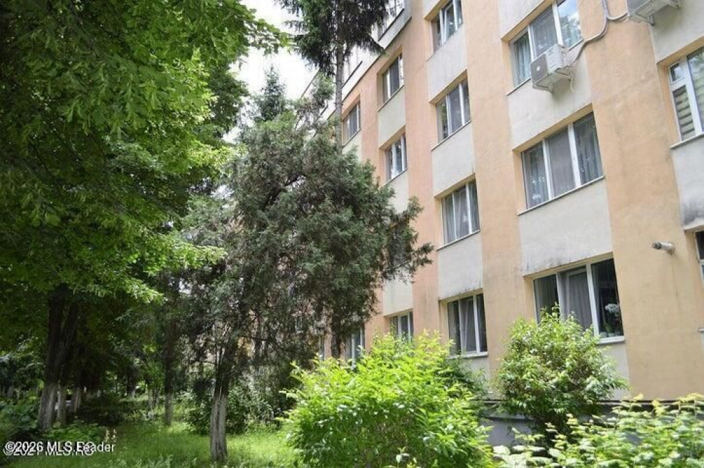 Eremia - Nord, 2 camere, decomandat, etaj 1, mobilat si u...