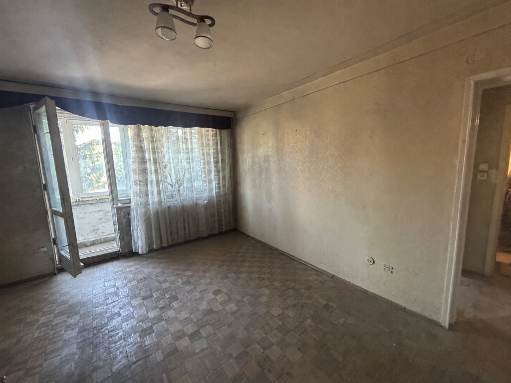 Apartament de renovat, confort 1, etaj 3/10, zona Astra Saturn!