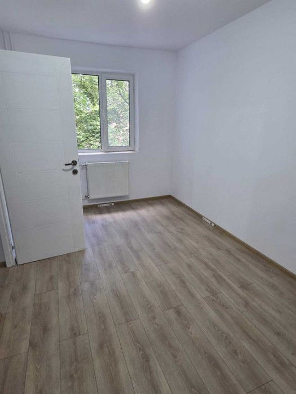 Renovat Etaj Intermediar zona Sagului