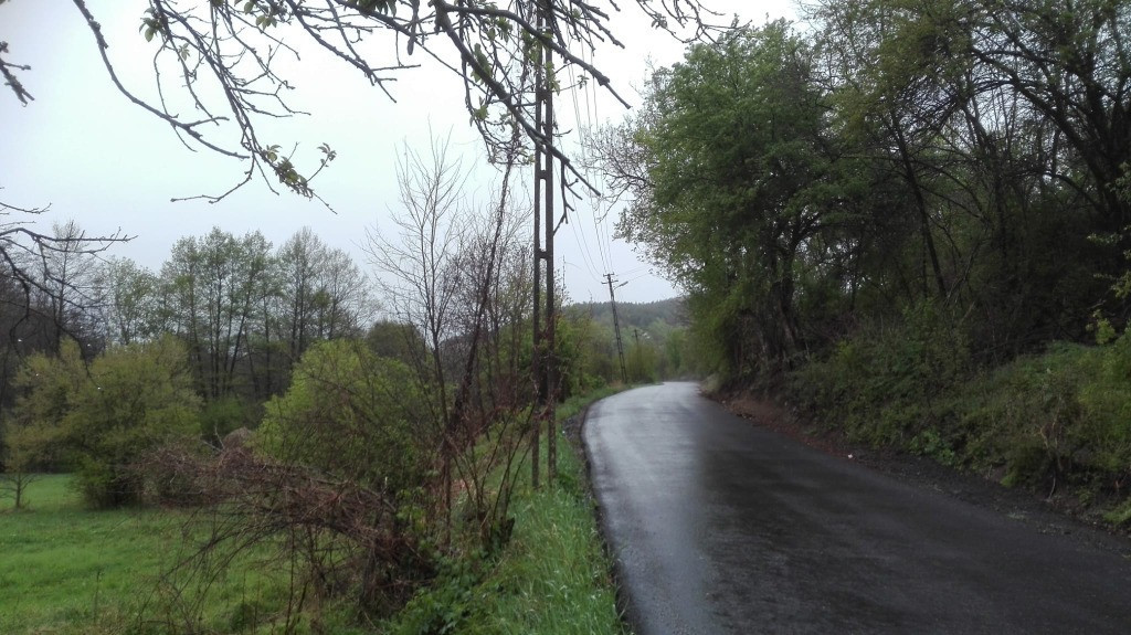 Teren intravilan la marginea râului, la doar 27 km de Deva