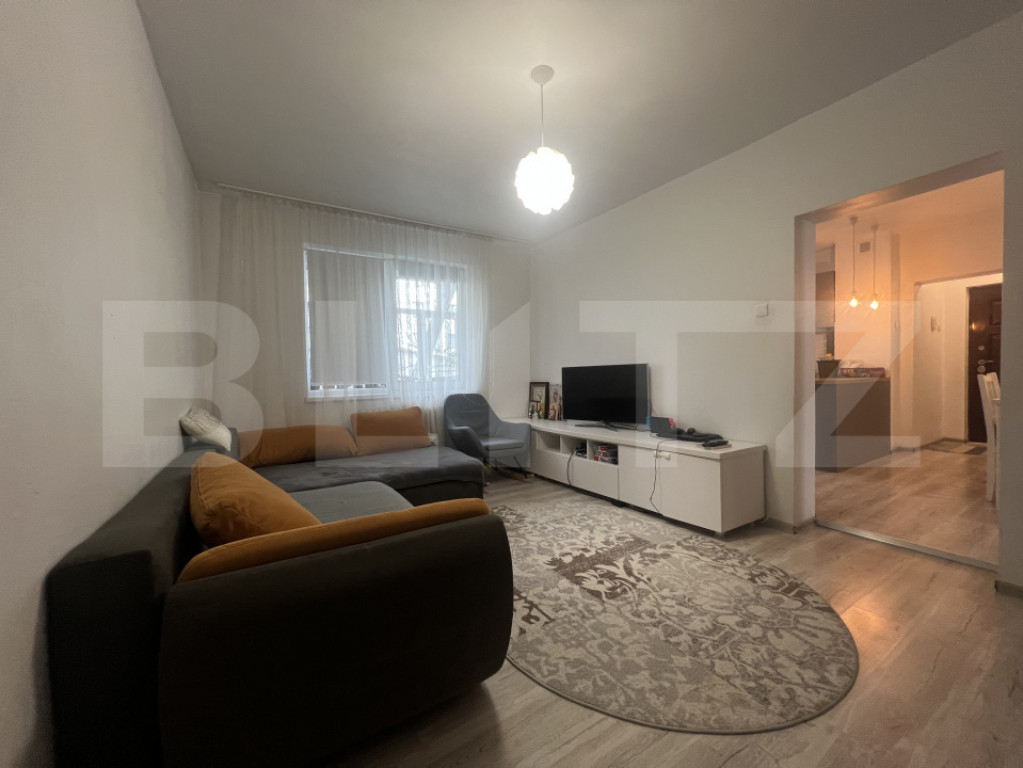Apartament Spațios cu 3 Camere în Cartierul Unirii