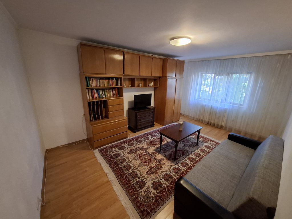 Apartament 3 camere de închiriat, termen lung, în zona Cit