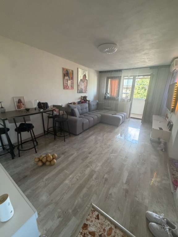Apartament semidecomandat etajul 2/4 vizavi de Sc Generala
