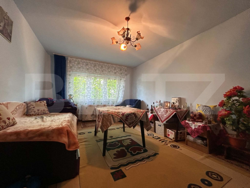 Apartament 4 camere cu potențial, 79 mp, parter, zonă apre