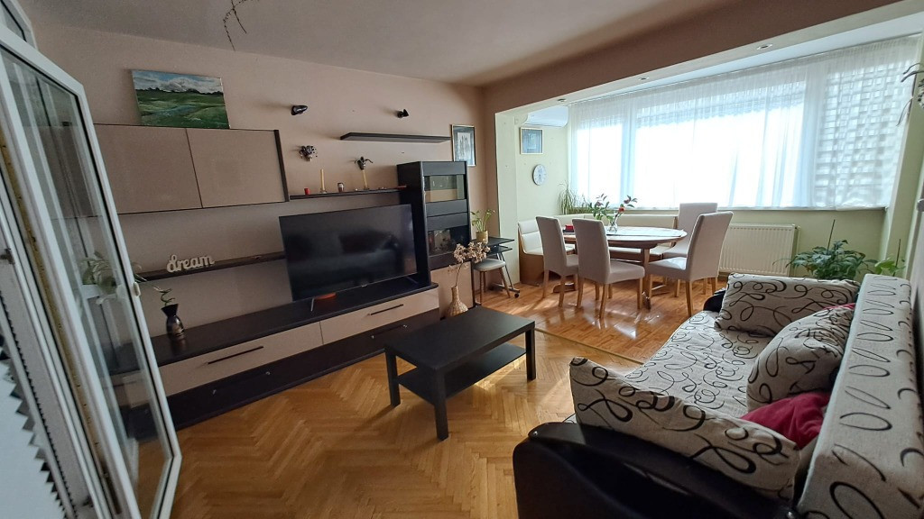 Apartament 3,5 camere, Mircea cel Batran, 79 mp, etaj 3/4, parcare