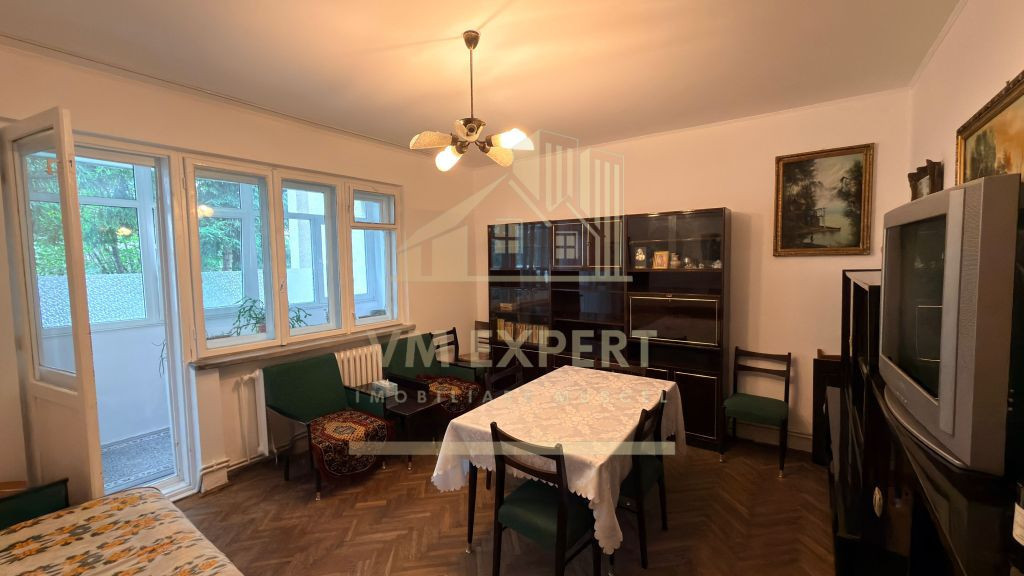 APARTAMENT 3 CAMERE TEREN PROPRIETATE PARCARE ZONA FLĂM?...
