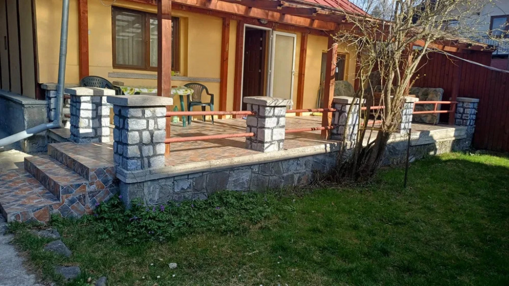 Casă / Vilă cu 9 camere de vânzare în zona Valea Cerb...