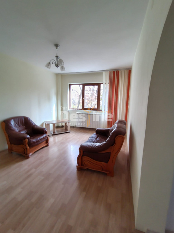 Apartament 3 camere-Podu Ros-etaj 1-67 mp