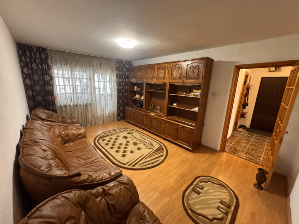 Apartament 3 camere, 68 mp, Craiovița Nouă - Promenada Mal