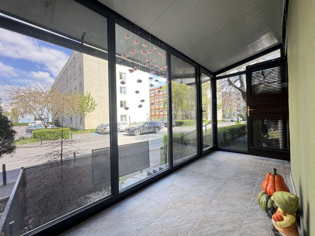 Spatiu comercial in cartierul Tractorul – 2 studiouri i...