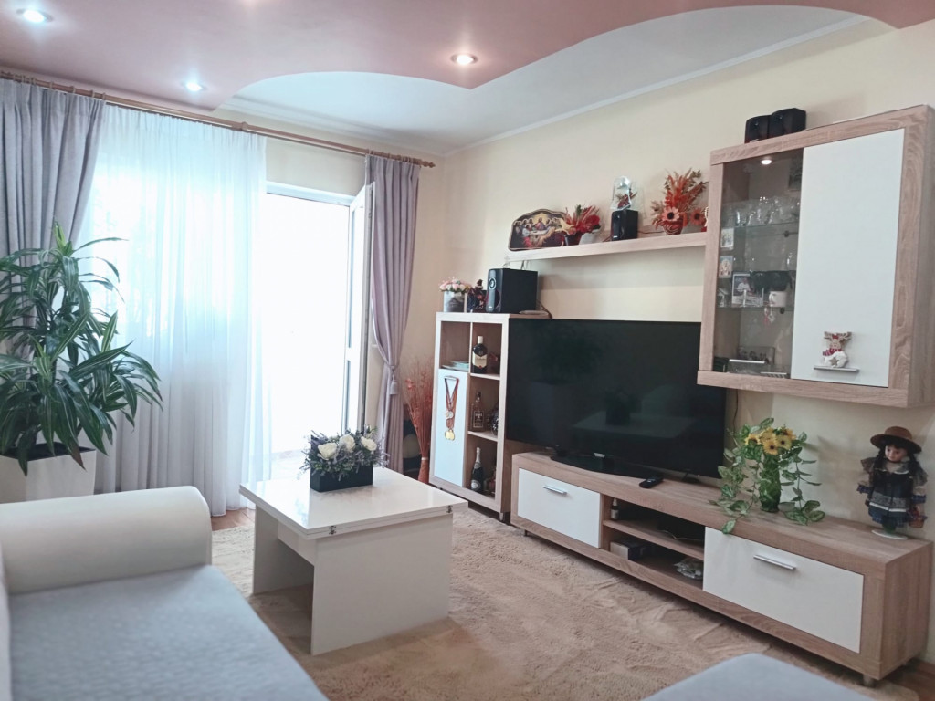 Apartament de 3 camere- boxa | Astra-Berzei