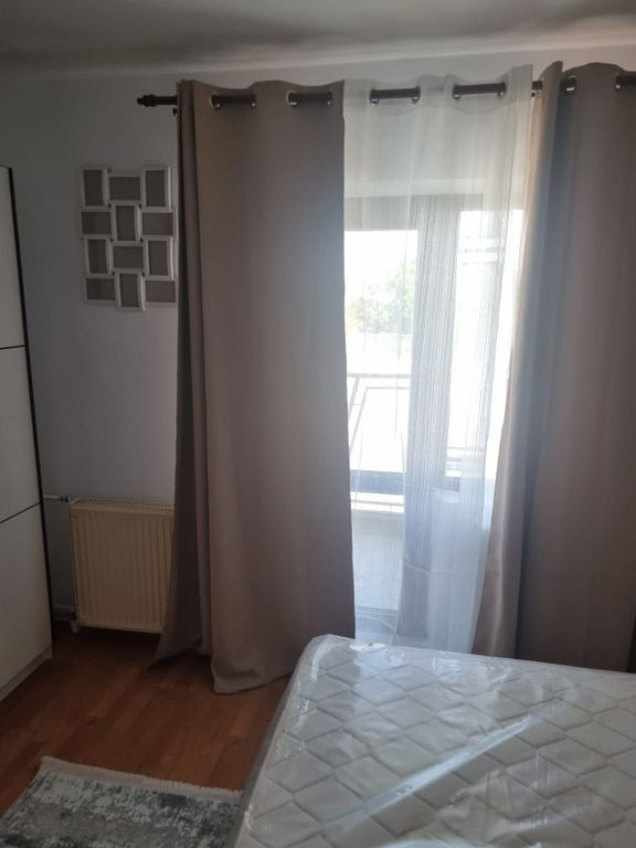 De inchiriat apartament cu 3 camere, zona Garii, etaj 3, ...