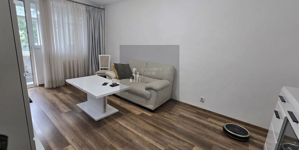 Apartament 3 camere decomandat etaj1/ Berceni
