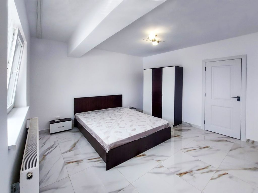 Studio 37 mp, mobilat, etaj 4, lift, situat langa Penny M...