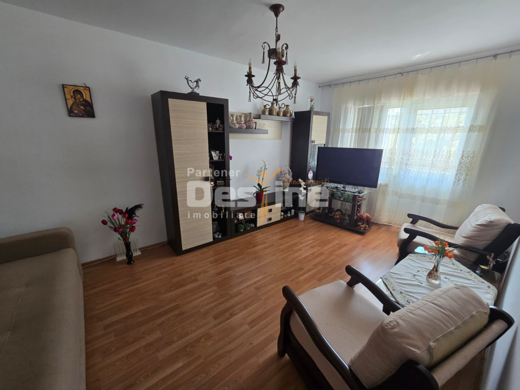 Apartament de vânzare | Zona TÂRGU CUCU | semidecomandat,
