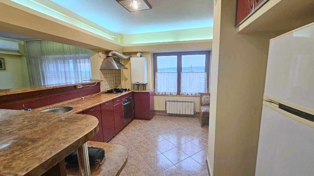 Apartament 3 camere , CENTRAL - ,INDEPENDENTEI