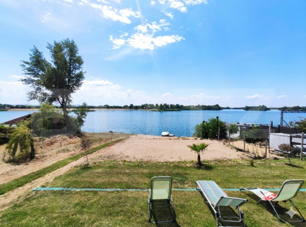 Teren pentru casă de vacanță cu plaja, 1150 mp, zona Apa