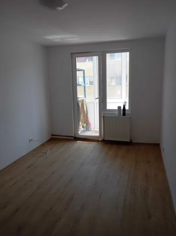 Garsoniera semidecomandata zona Piata Astra
