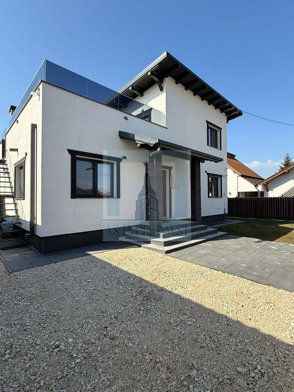 Casă / Villa finalizată, 350 mp teren - zona Sanpetru/...
