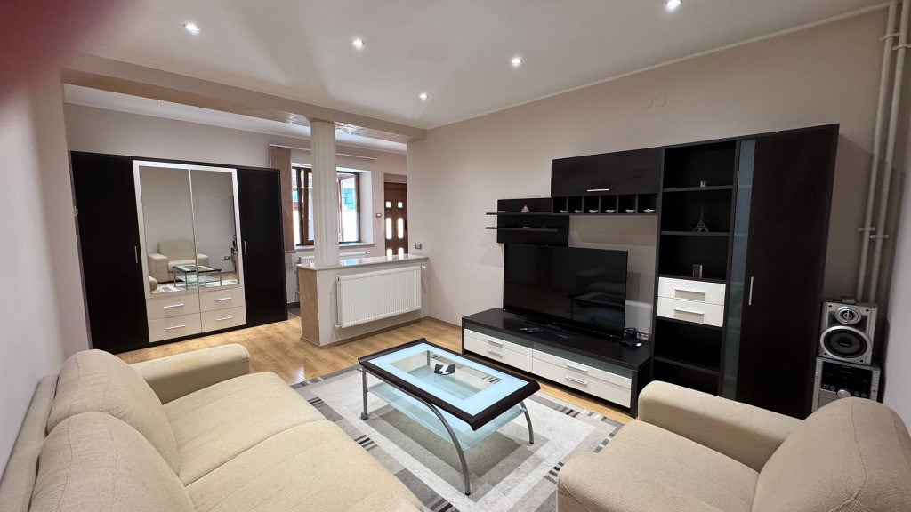 Apartament 3 camere de închiriat la casa, str. Nicolae Jiga