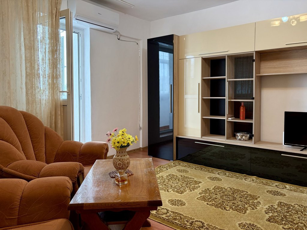 Apartament 2 camere decomandat | Metrou 1 Decembrie 1918 | R
