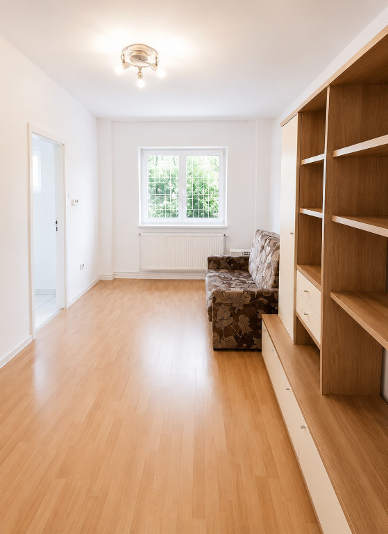 Racadau - Garsoniera spatioasa in bloc de apartamente!
