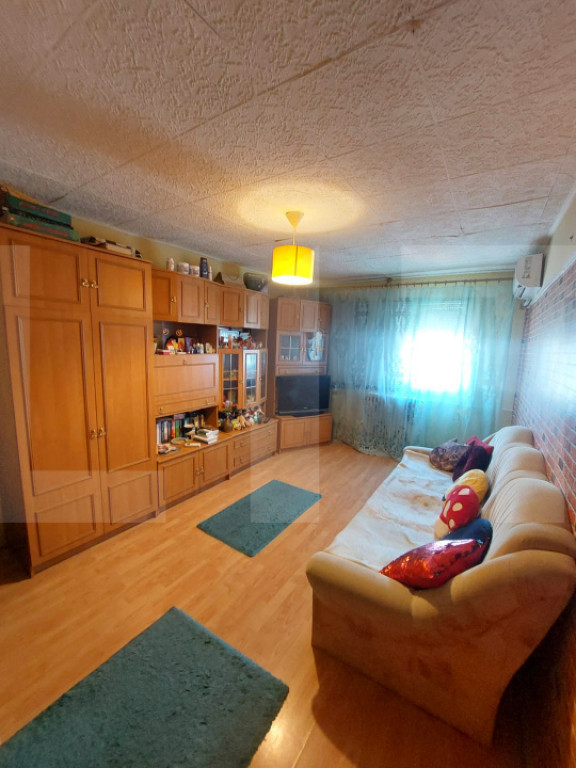 Apartament 3 camere, decomandat, 59 mp, zona Aurel Vlaicu
