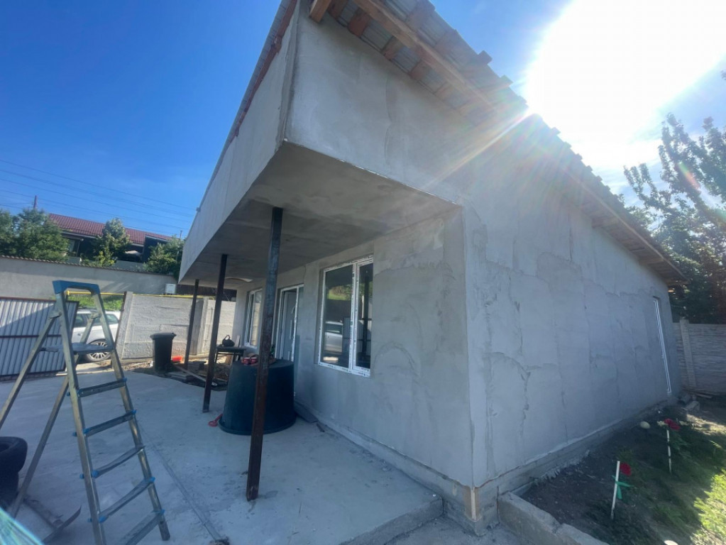 Casa de vanzare, 72 mp, 1500 mp teren, zona Baleasa