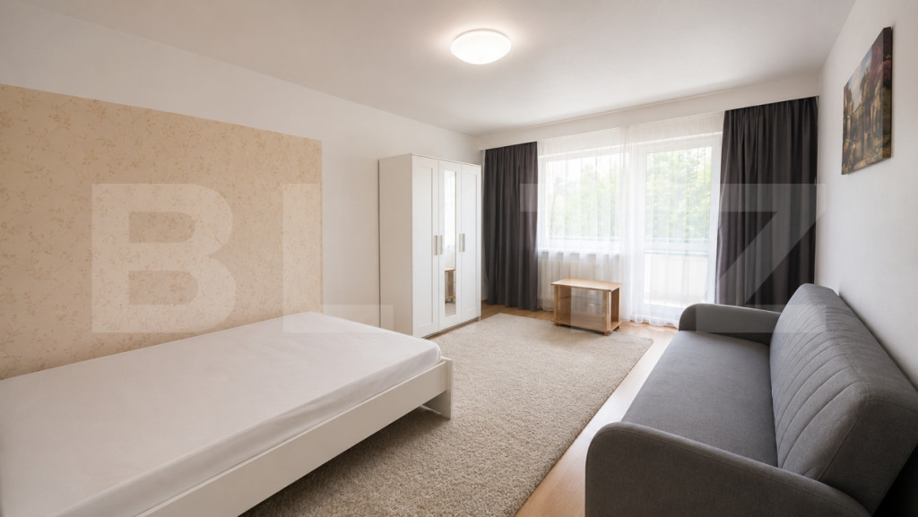 Apartament 2 camere decomandate, 60 mp, balcon, zona Lunii ?