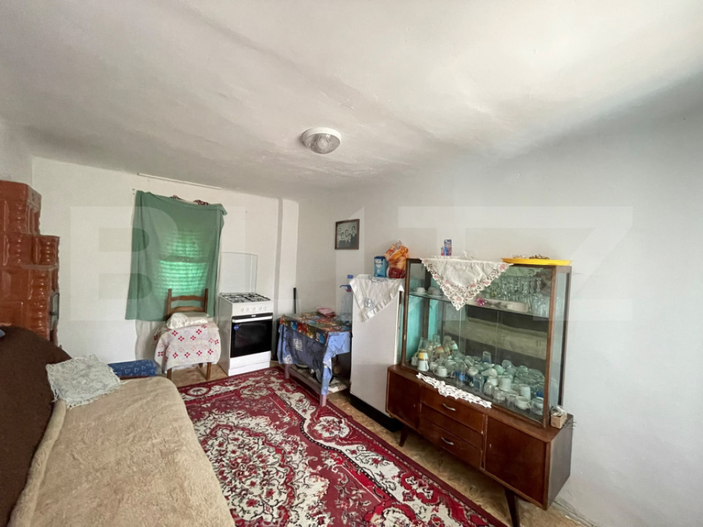 Casa 40mp,teren 880mp, zona Leamna de Sus