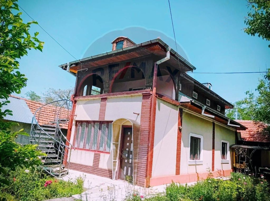 Casă P+M + cladire anexă + teren 1129 mp