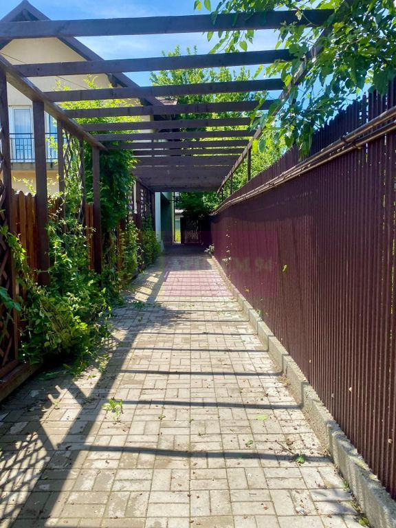 Duplex în vilă, 4 camere, renovat 2025, curte 250 mp, M...