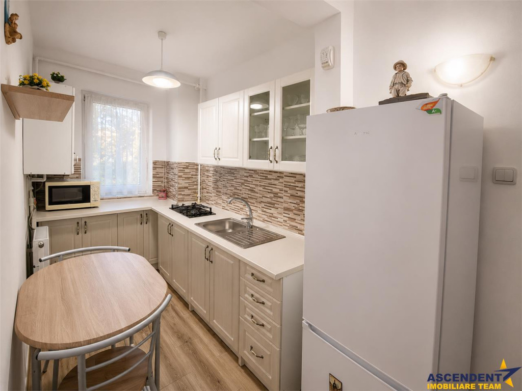 Apartament 2 camere, recent renovat, parter, loc parcare, zo
