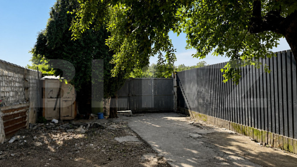 Casa 75 mp, teren intravilan 183 mp, toate utilitățile, zo