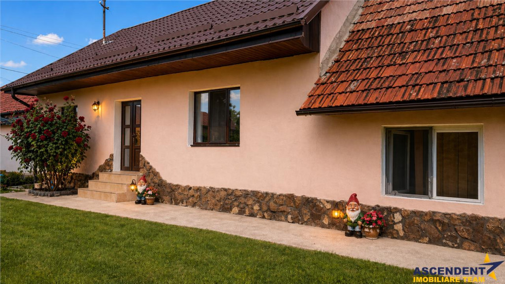 Farmecul unei case sasesti,1.500mp domeniu propriu,fantana,P