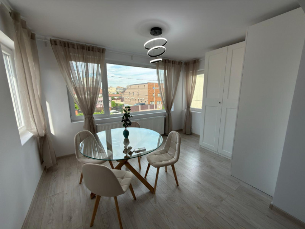 Apartament decomandat, 3 camere, 110 mp, zona Centrala