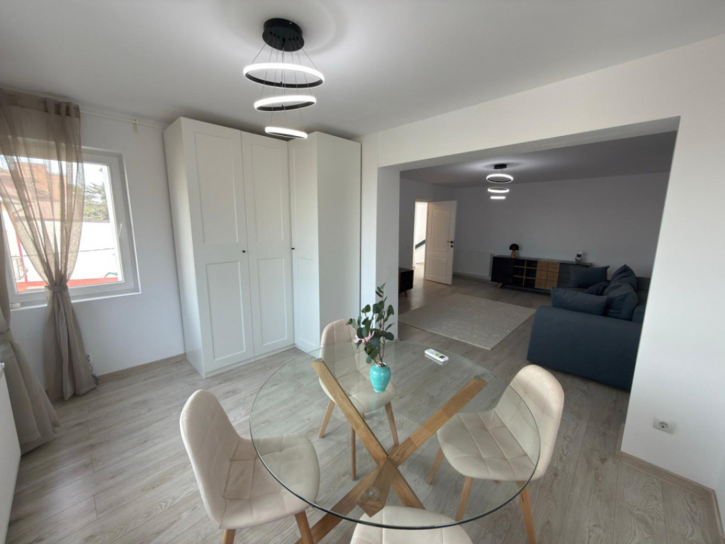 Apartament cu 3 camere de inchiriat- 90 mp - zona Centrala