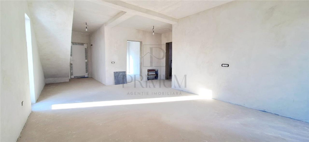 GIROC - Duplex despartit prin camera - 4 Camere - Toate util