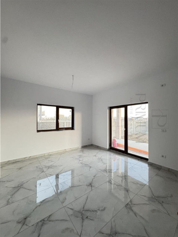GIROC - Casa individuala - 5 Camere - Panouri fotovoltaice -