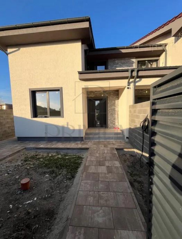 Duplex superb - bucatarie inchisa - dormitor la parter