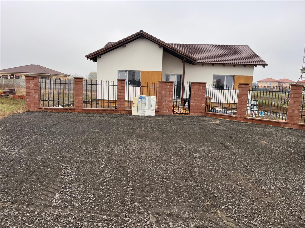 Casa individuala - teren generos - toate utilitatile - livin