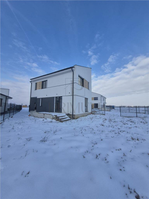 Duplex superb cu 4 dormitoare - teren 330 mp - locatie foart