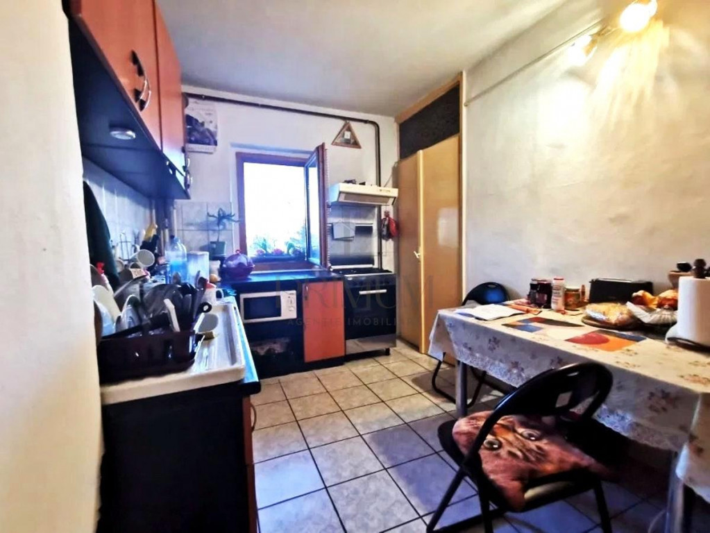 SAGULUI - ETAJ 2 - BLOC IZOLAT - 3 CAMERE - 2 BAI - DEBARA -
