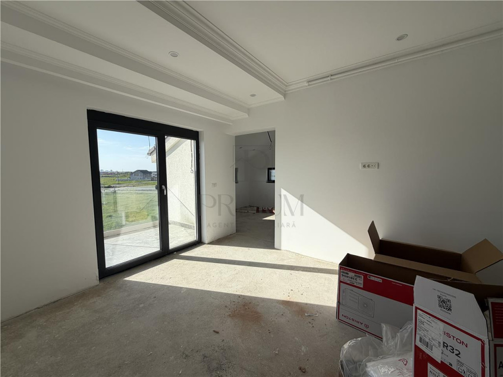 Apartament 3 camere - bucatarie separata - curte proprie