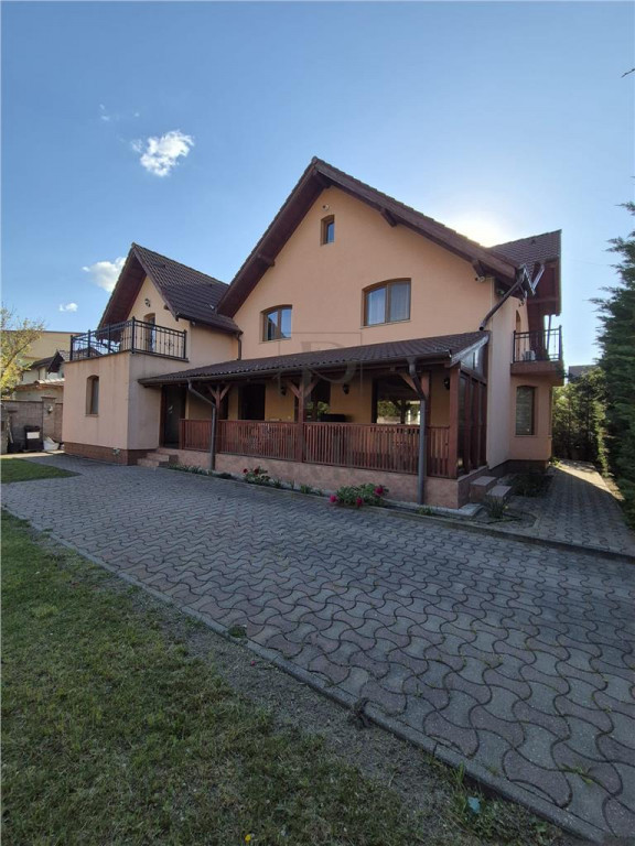 GIROC - CASA INDIVIDUALA - SPATIOASA - GARAJ - 2 FRONTURI ST